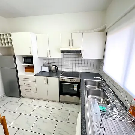 Samos Center, 2br Sleeps 4 * Limassol