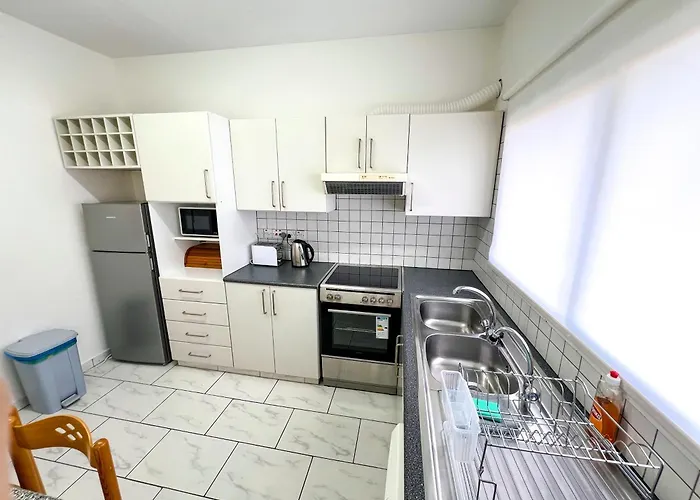 Samos Center, 2br Sleeps 4 * Limassol