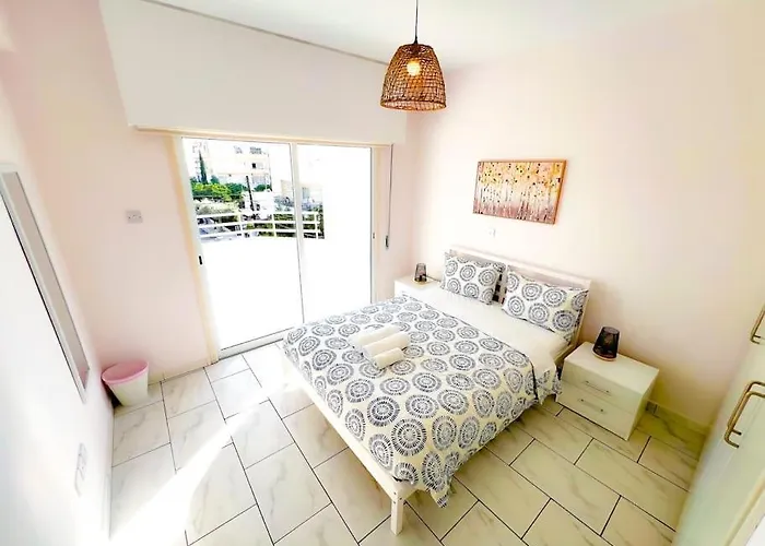 Samos Center, 2br Sleeps 4 * Limassol