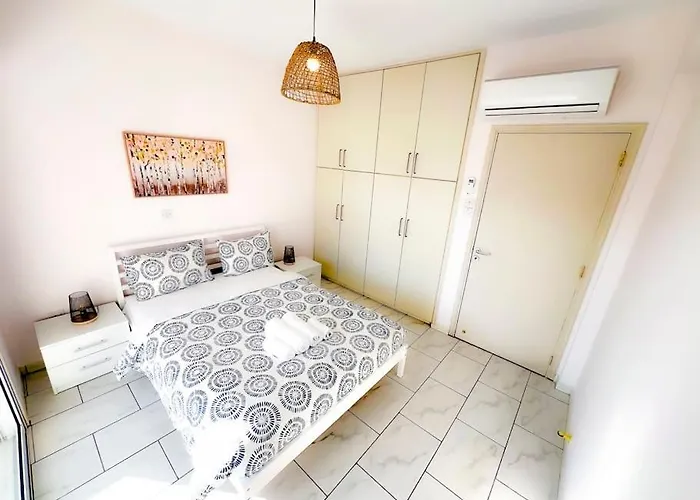 Samos Center, 2br Sleeps 4 * Limassol