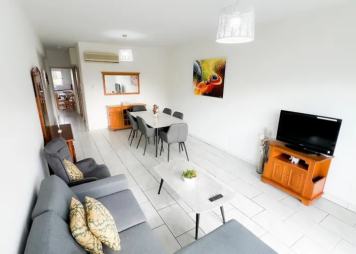 Samos Center, 2br Sleeps 4 Limassol