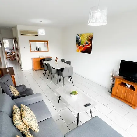 Samos Center, 2br Sleeps 4 Limassol