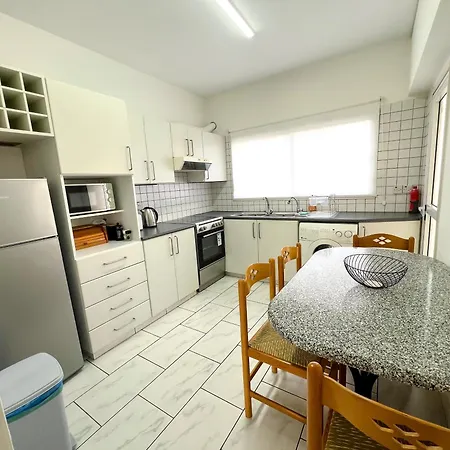 Samos Center, 2br Sleeps 4 * Λεμεσός