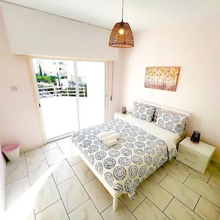 Samos Center, 2br Sleeps 4 * Λεμεσός